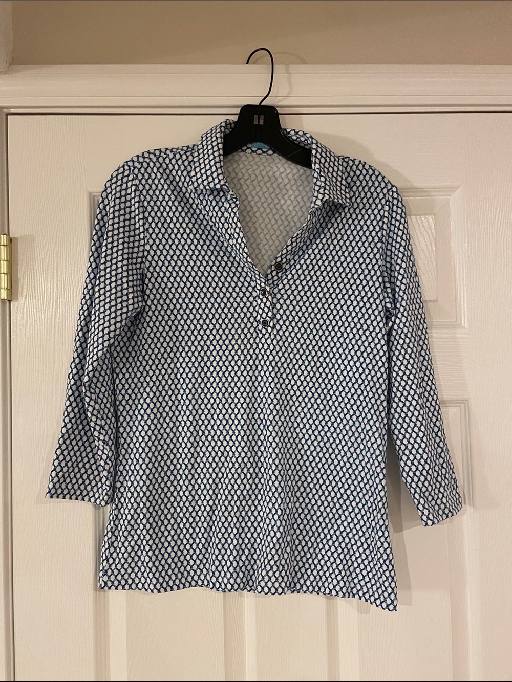 J. McLaughlin Blue and White Patterned Button-Down Shirt